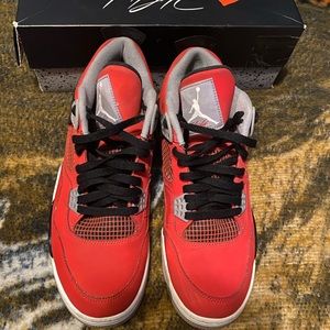 Nike Air Jordan 4 toro bravo